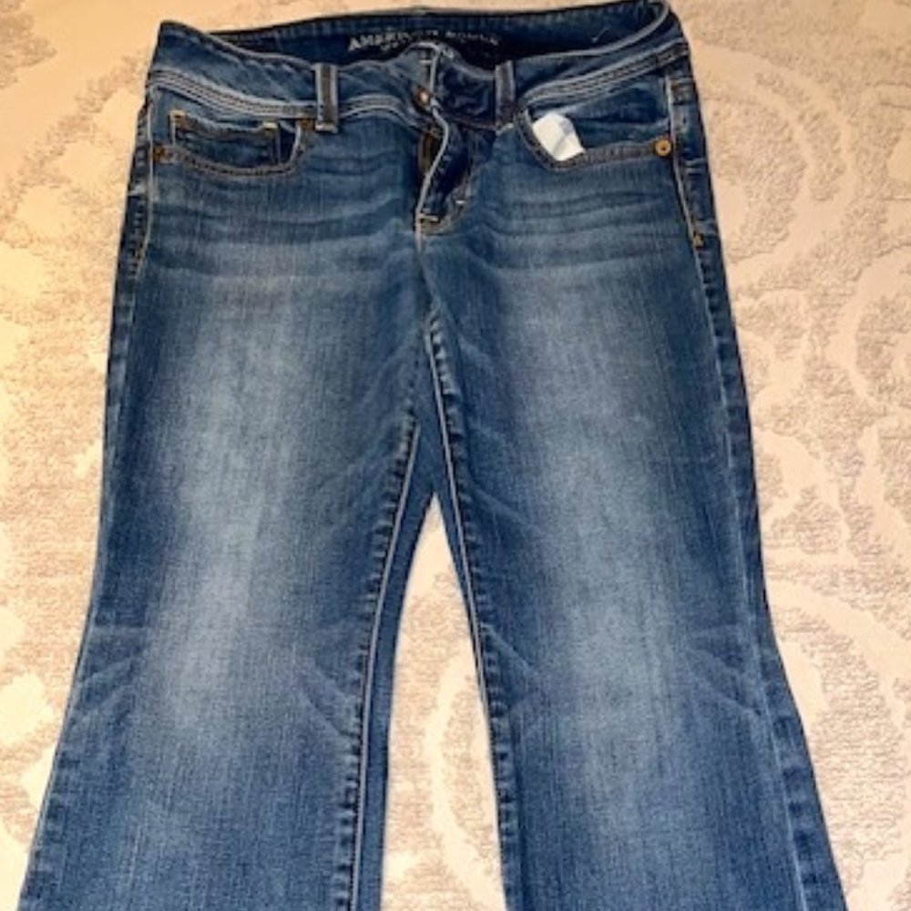 American Eagle Outfitters low-rise kickboot with super stretch, size 6 short